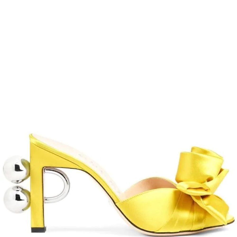 Gucci
rose open-toe sandals